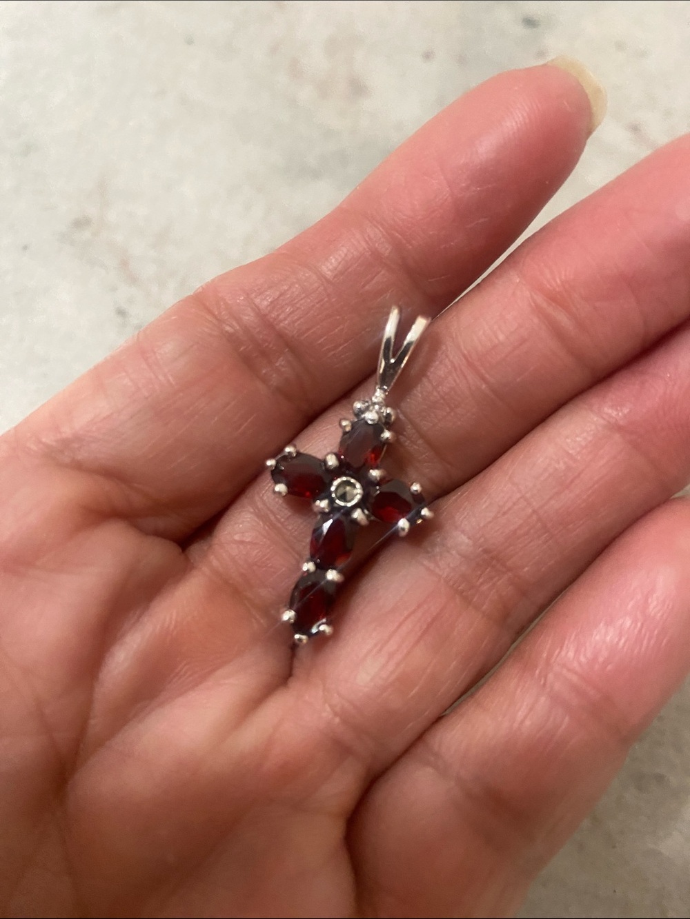 925 Silver Faceted Garnet Cross Pendant stamped - Picture 4 of 6